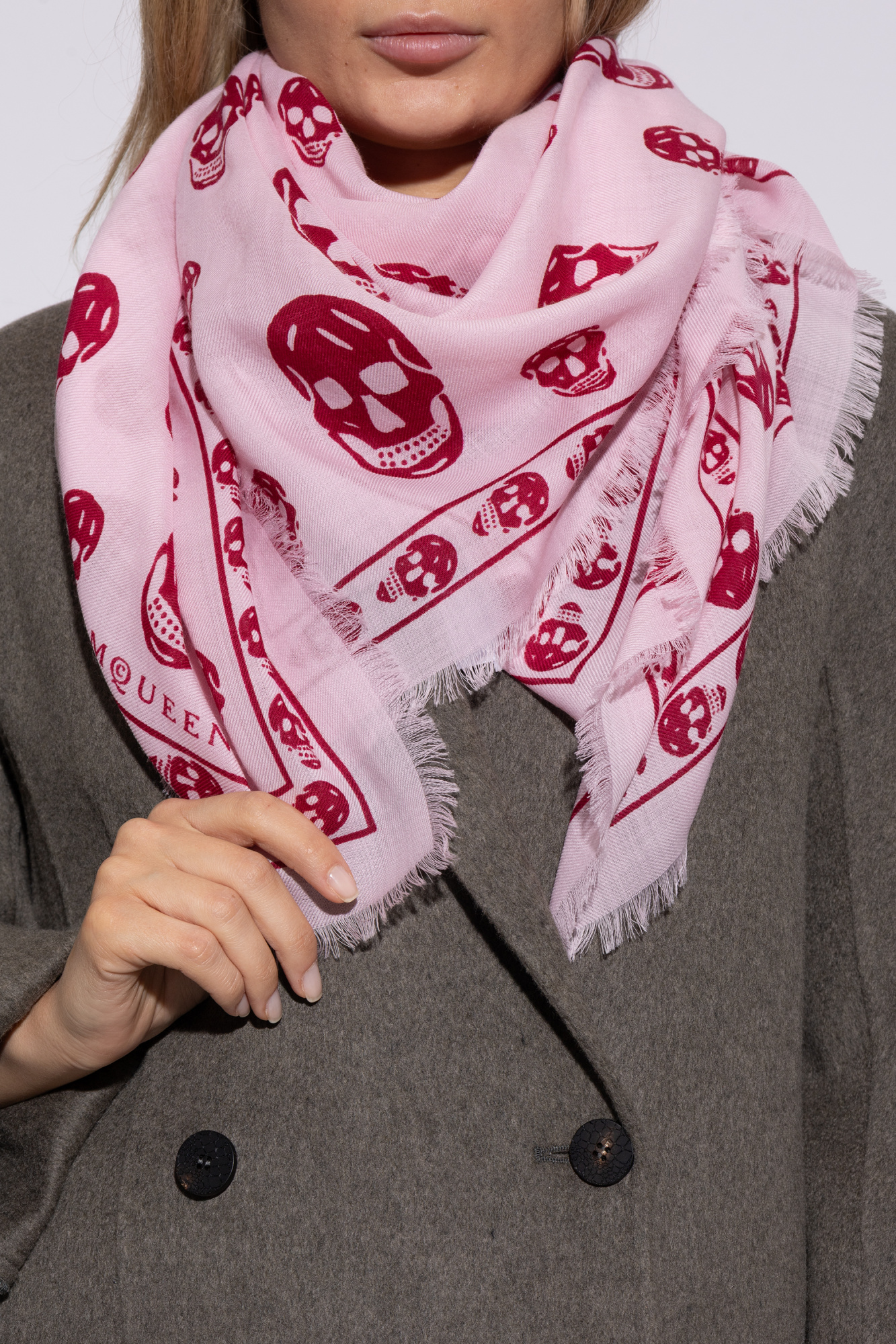 Alexander McQueen Wool scarf with characteristic skull motif